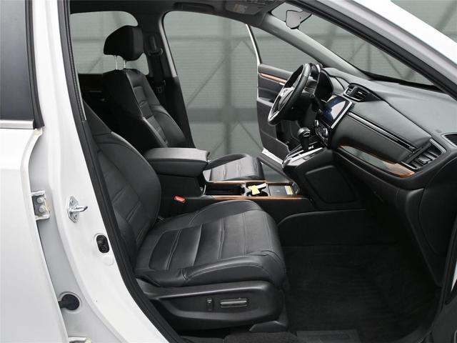 Photo of 2022 Platinum White Pearl Honda CR-V