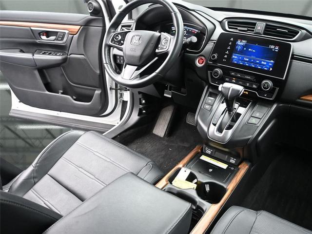 Photo of 2022 Platinum White Pearl Honda CR-V