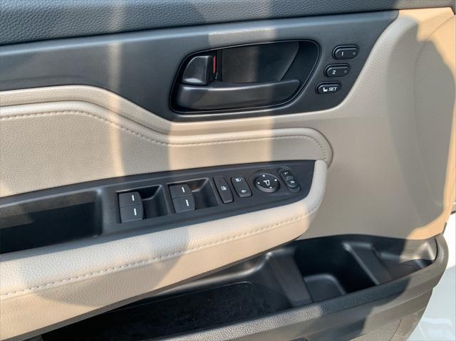 Photo of 2023 Platinum White Pearl Honda Odyssey
