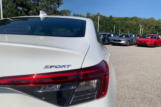 Photo of 2023 Platinum White Pearl Honda Civic