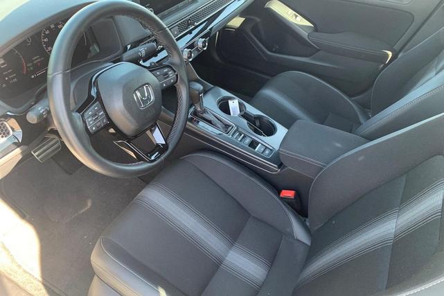 Photo of 2023 Platinum White Pearl Honda Civic