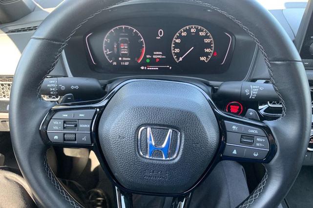 Photo of 2023 Platinum White Pearl Honda Civic