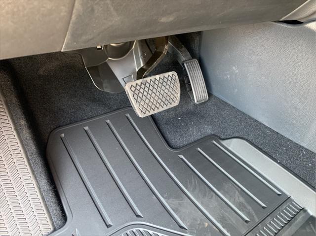 Photo of 2026 Platinum Honda HR-V