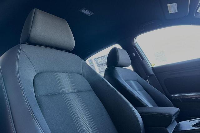 Photo of 2025 Platinum Honda Civic