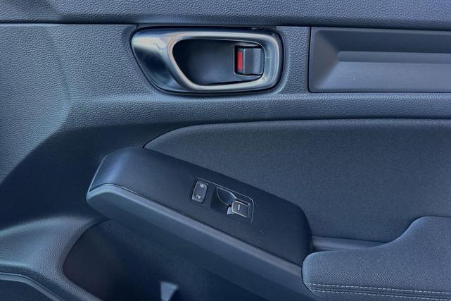 Photo of 2025 Platinum Honda Civic