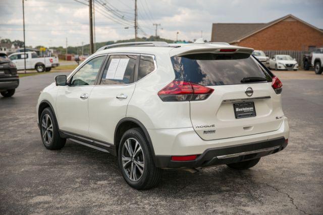 Photo of 2018 Pearl White Nissan Rogue
