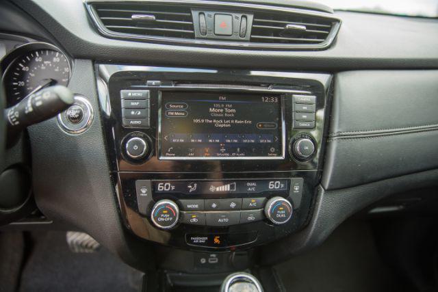 Photo of 2018 Pearl White Nissan Rogue
