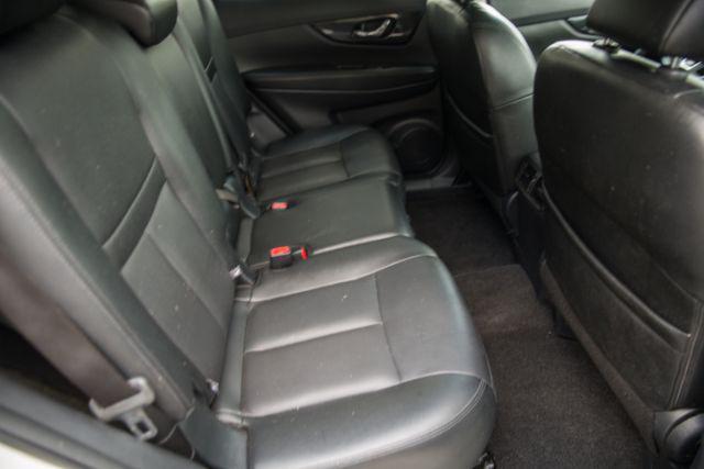 Photo of 2018 Pearl White Nissan Rogue