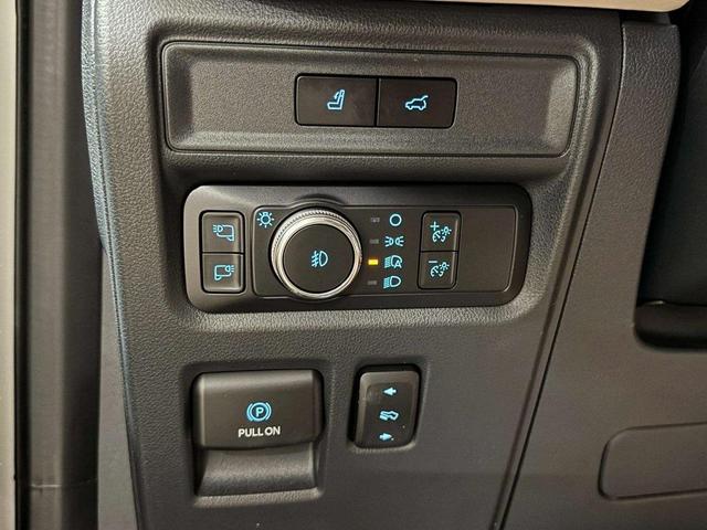 Photo of 2022 Star White Metallic Tri-Coat Ford Expedition