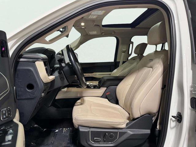 Photo of 2022 Star White Metallic Tri-Coat Ford Expedition