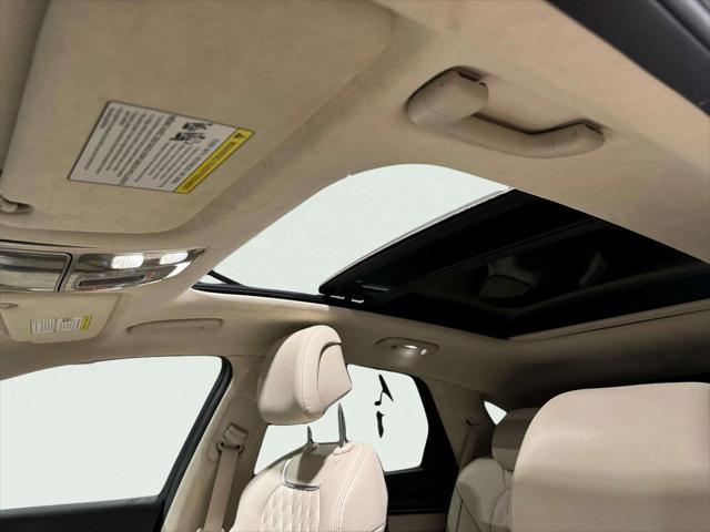 Photo of 2023 Vik Black Genesis GV70