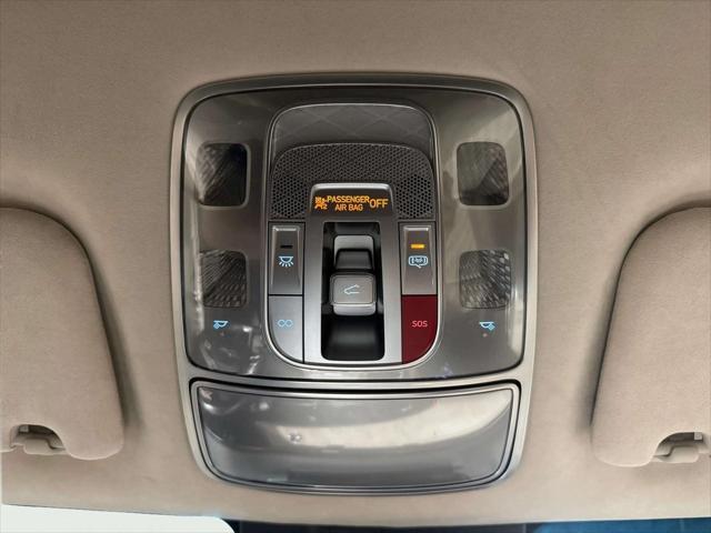 Photo of 2023 Vik Black Genesis GV70