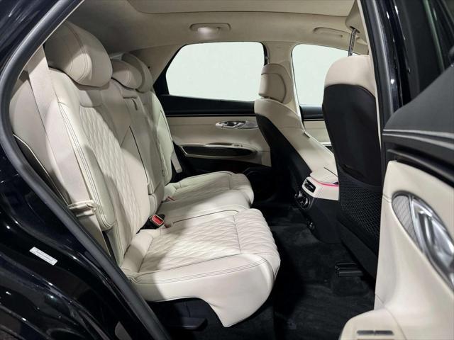 Photo of 2023 Vik Black Genesis GV70