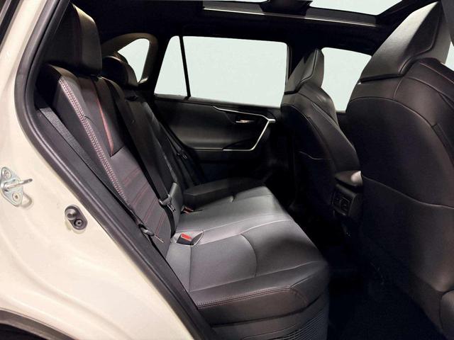 Photo of 2022 Blizzard Pearl/Midnight Black Metallic Toyota RAV4 Prime
