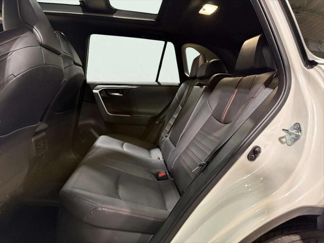 Photo of 2022 Blizzard Pearl/Midnight Black Metallic Toyota RAV4 Prime