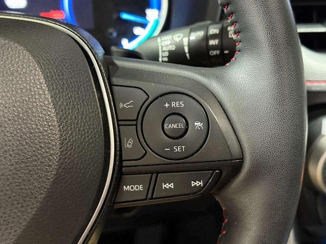 Photo of 2022 Blizzard Pearl/Midnight Black Metallic Toyota RAV4 Prime
