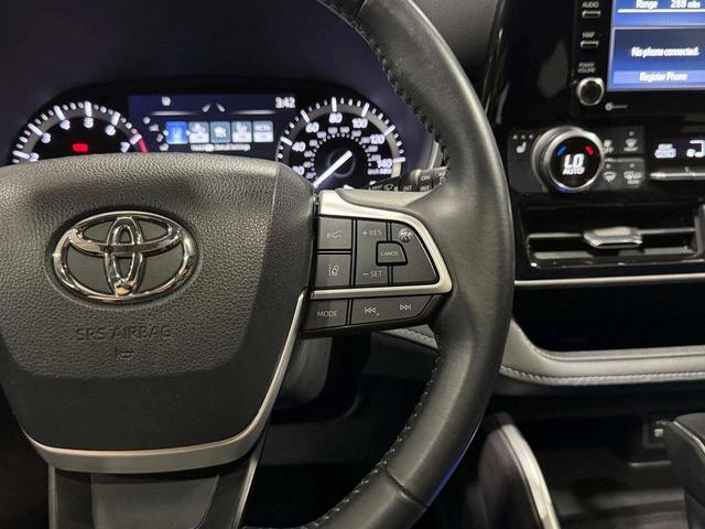 Photo of 2022 Moon Dust Toyota Highlander