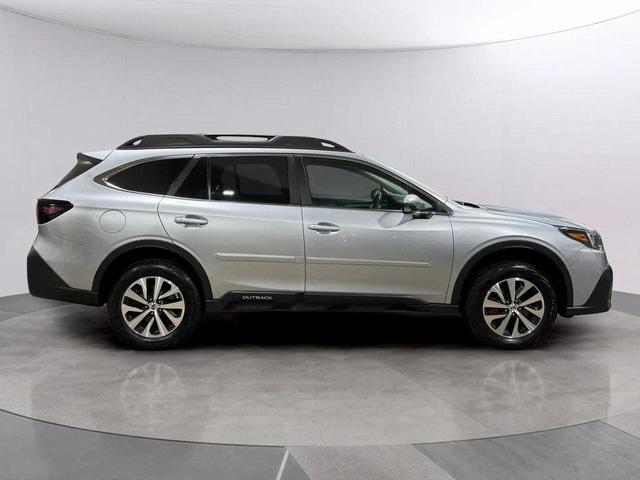 Photo of 2022 Ice Silver Metallic Subaru Outback