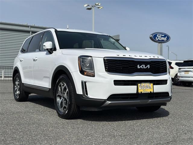 Photo of 2022 Glacial White Pearl Kia Telluride
