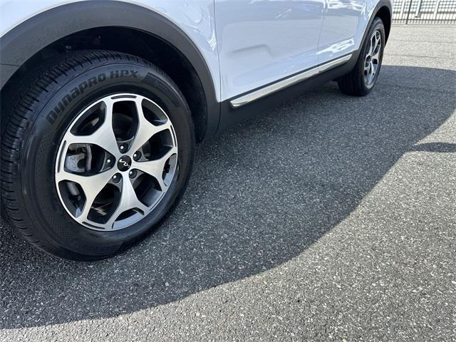 Photo of 2022 Glacial White Pearl Kia Telluride