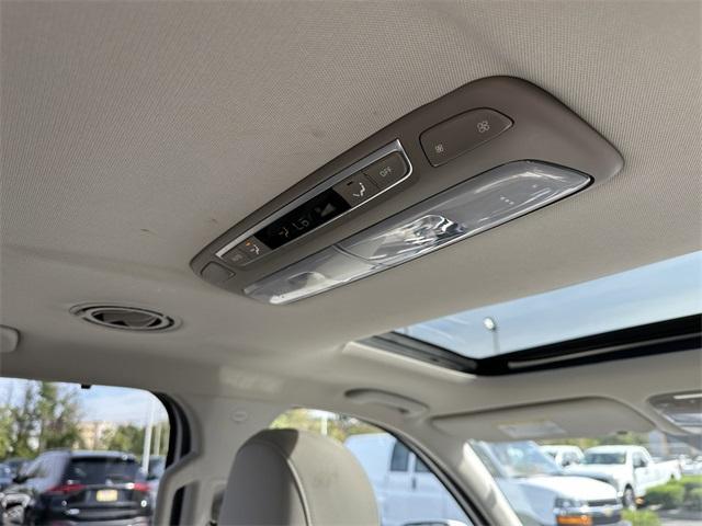 Photo of 2022 Glacial White Pearl Kia Telluride