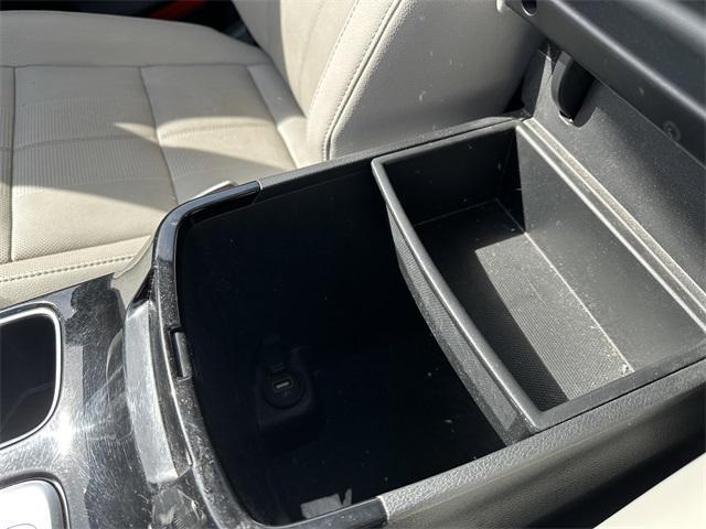 Photo of 2022 Glacial White Pearl Kia Telluride