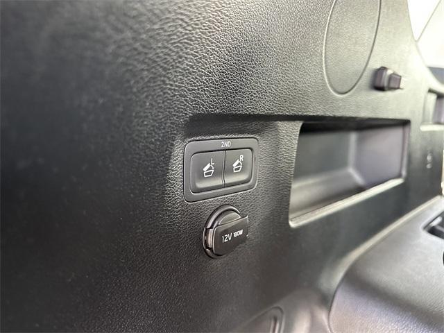 Photo of 2022 Glacial White Pearl Kia Telluride