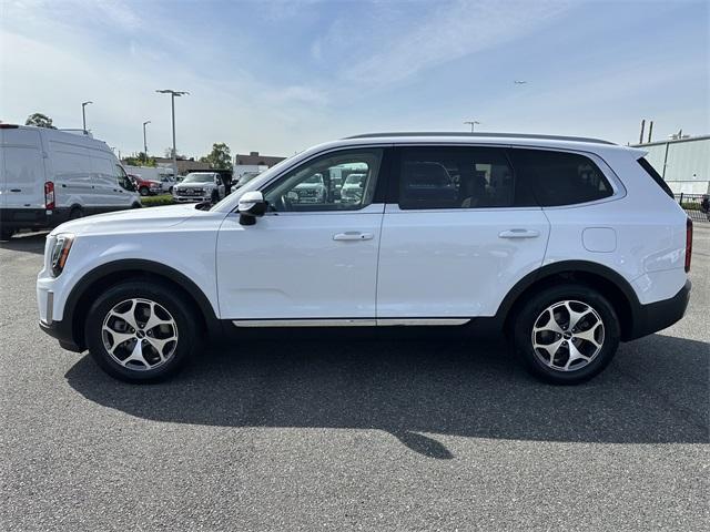 Photo of 2022 Glacial White Pearl Kia Telluride