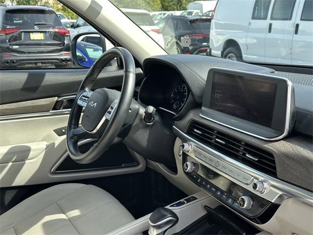 Photo of 2022 Glacial White Pearl Kia Telluride