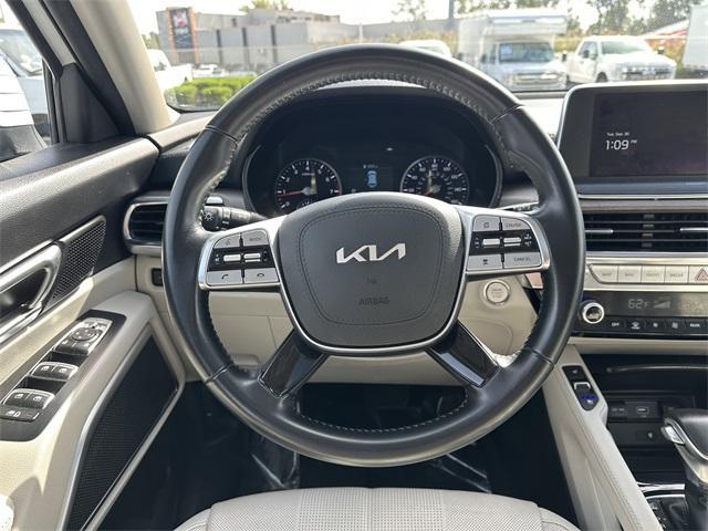 Photo of 2022 Glacial White Pearl Kia Telluride