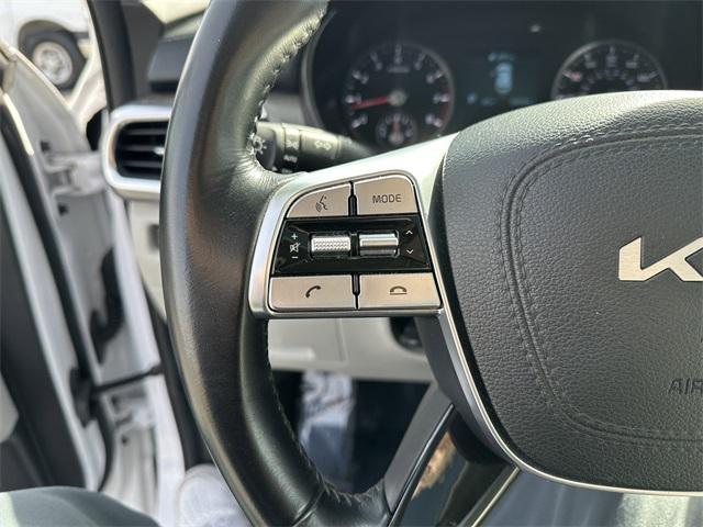 Photo of 2022 Glacial White Pearl Kia Telluride