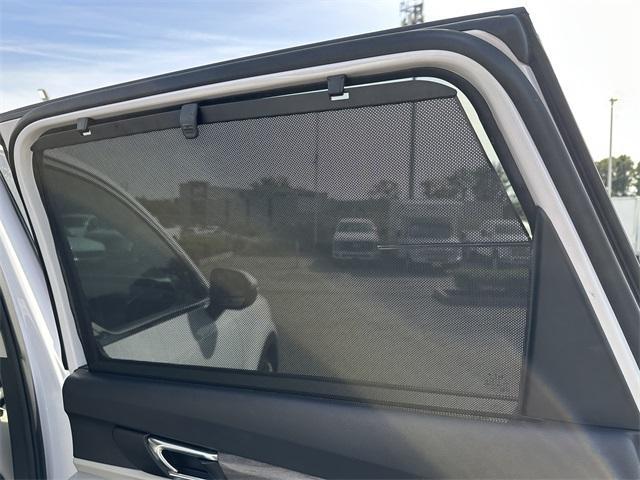 Photo of 2022 Glacial White Pearl Kia Telluride
