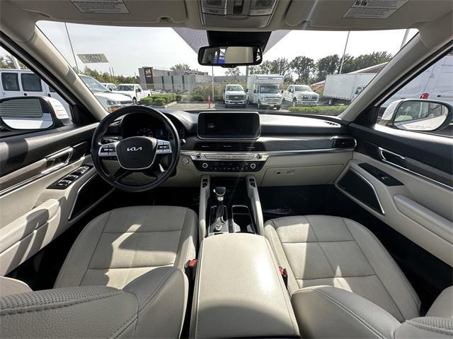 Photo of 2022 Glacial White Pearl Kia Telluride