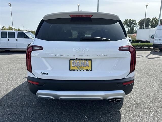 Photo of 2022 Glacial White Pearl Kia Telluride