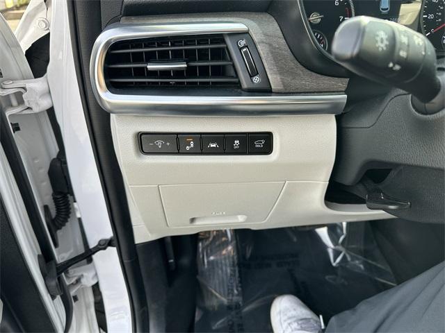 Photo of 2022 Glacial White Pearl Kia Telluride