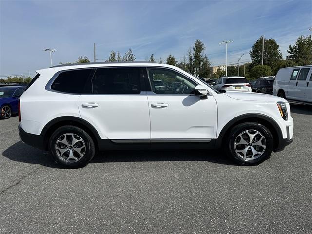Photo of 2022 Glacial White Pearl Kia Telluride