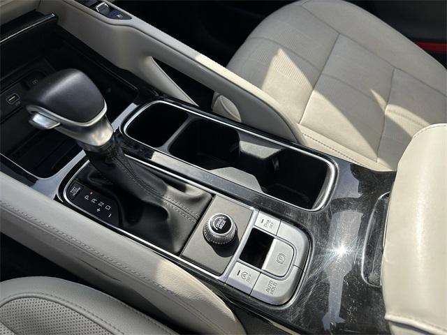 Photo of 2022 Glacial White Pearl Kia Telluride