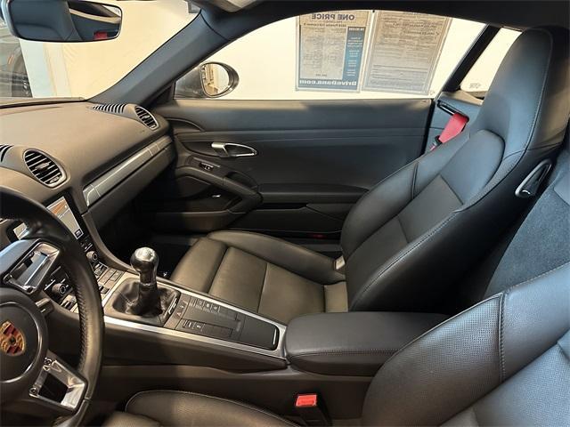 Photo of 2018 Agate Gray Metallic Porsche 718 Cayman