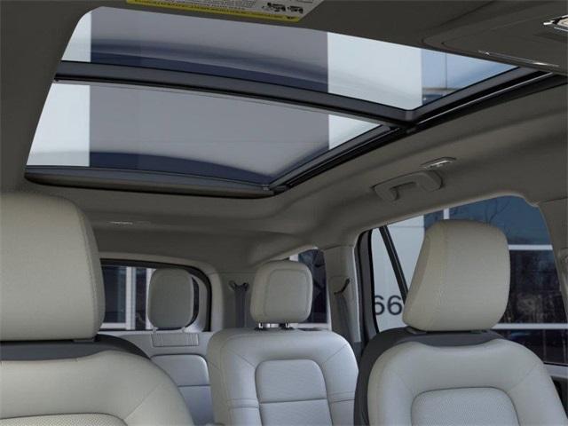 Photo of 2025 Metallic Lincoln Aviator
