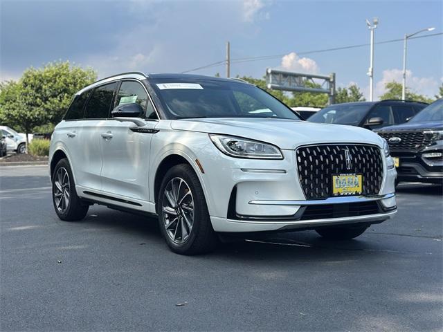 Photo of 2023 Pristine White Lincoln Corsair