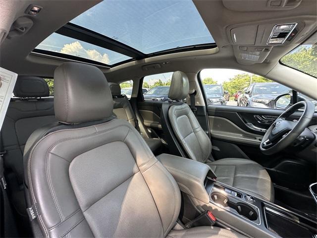 Photo of 2023 Pristine White Lincoln Corsair