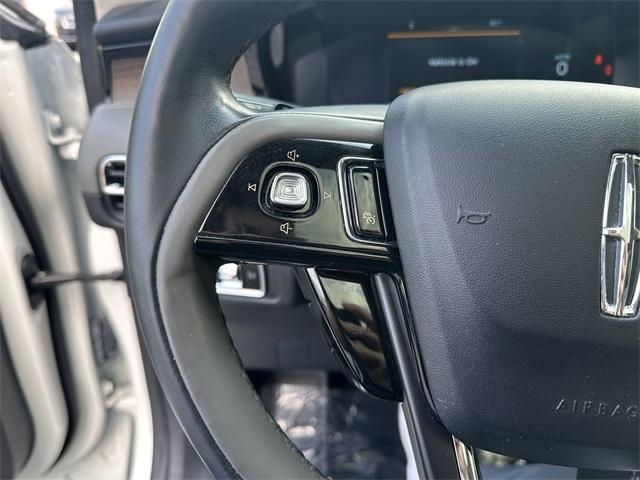 Photo of 2023 Pristine White Lincoln Corsair