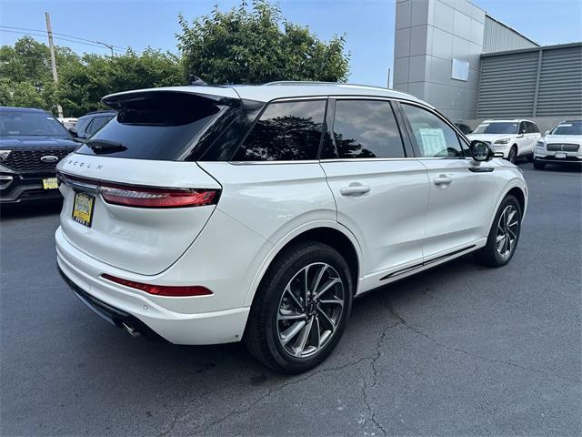Photo of 2023 Pristine White Lincoln Corsair