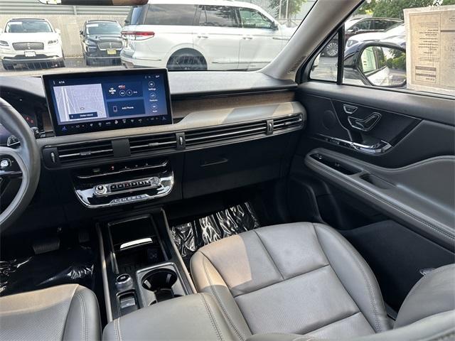 Photo of 2023 Pristine White Lincoln Corsair