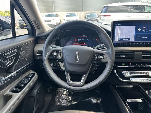Photo of 2023 Pristine White Lincoln Corsair
