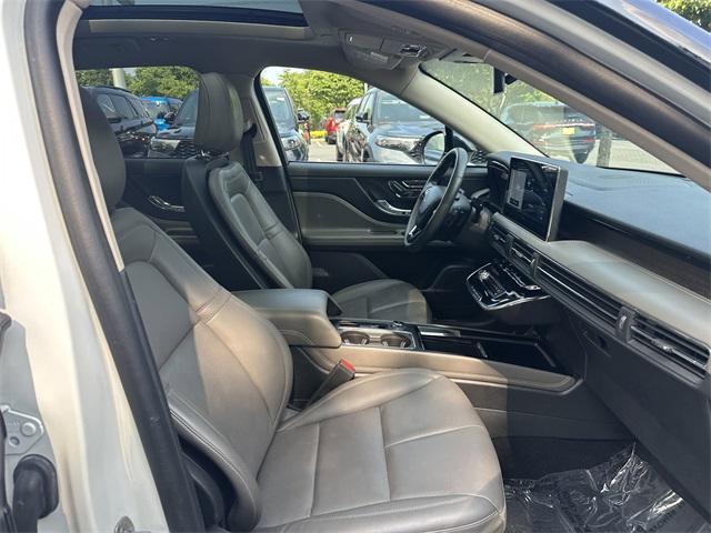 Photo of 2023 Pristine White Lincoln Corsair
