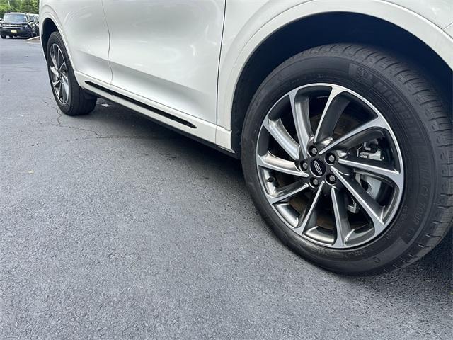 Photo of 2023 Pristine White Lincoln Corsair