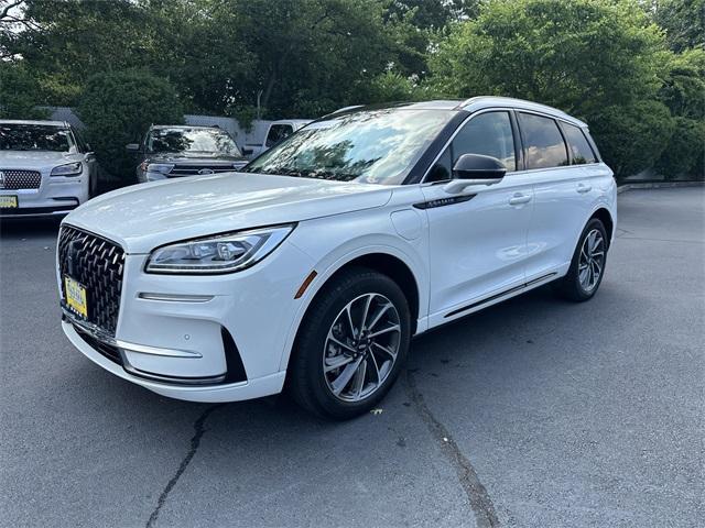 Photo of 2023 Pristine White Lincoln Corsair