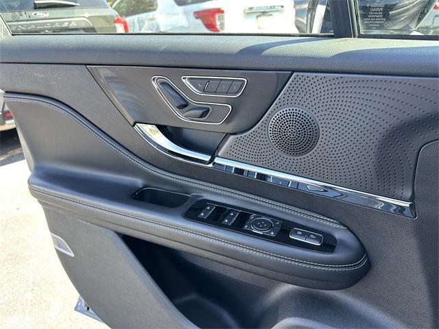 Photo of 2024 Metallic Lincoln Corsair