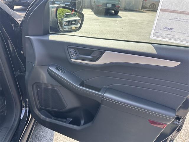 Photo of 2022 Agate Black Metallic Ford Escape